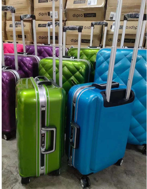 Smart Carry On Baggage Laptop Top Stand Bolsas de viagem Roupas com carrinho Bolsas escolares Pacotes Carrinhos de rodas