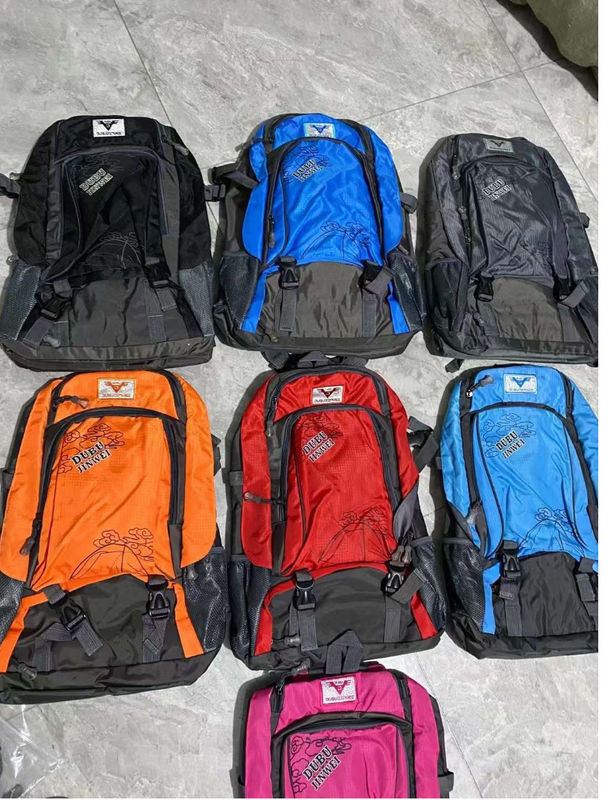 Moda Marca de luxo Homens Mulheres Mochila de computador portátil Computador notebook Bolsa escolar Grande armazenamento Bolsas de viagem casuais Unisex